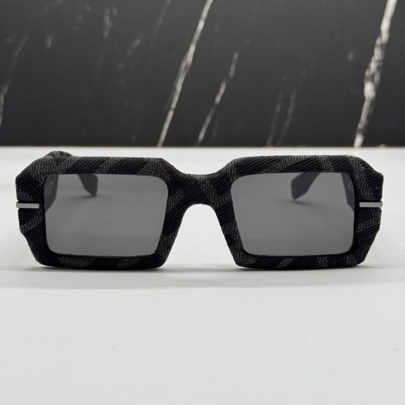 NEW FE40074U 05A FENDI SUNGLASSES BLACK GREY UNISEX EYEWEAR FENDI main image 9